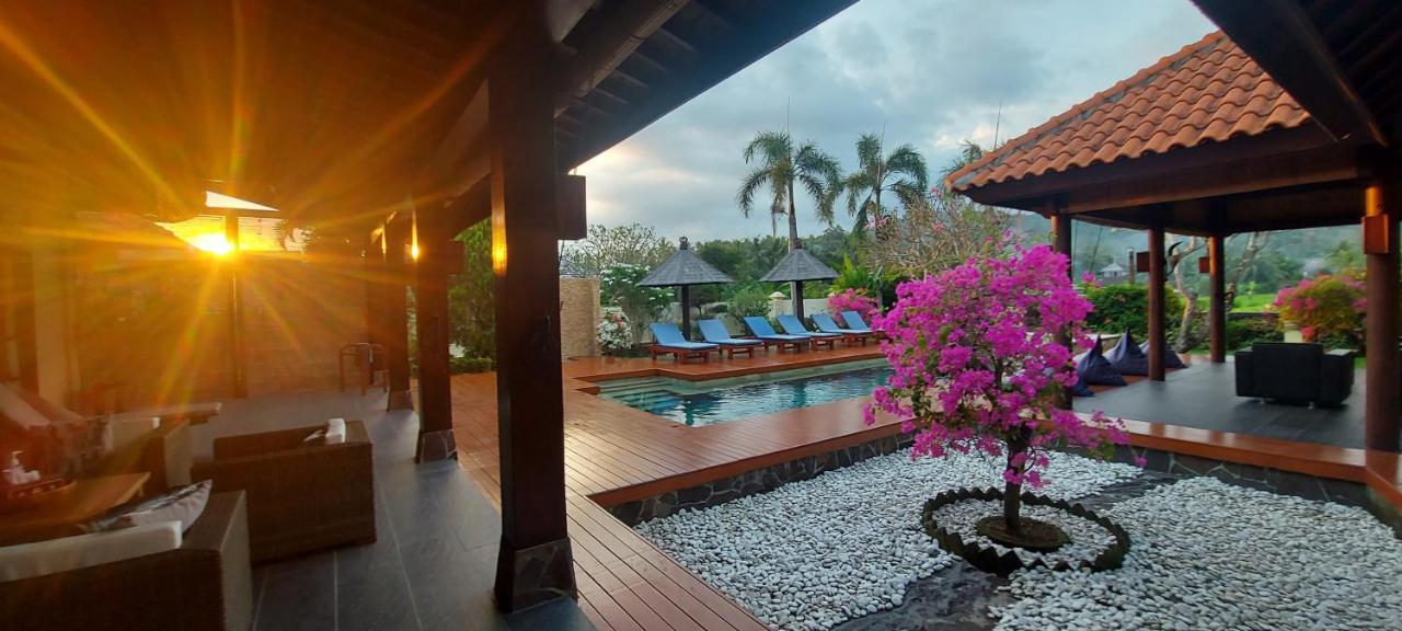 Bale Solah Lombok Holiday Resort Senggigi Exterior photo