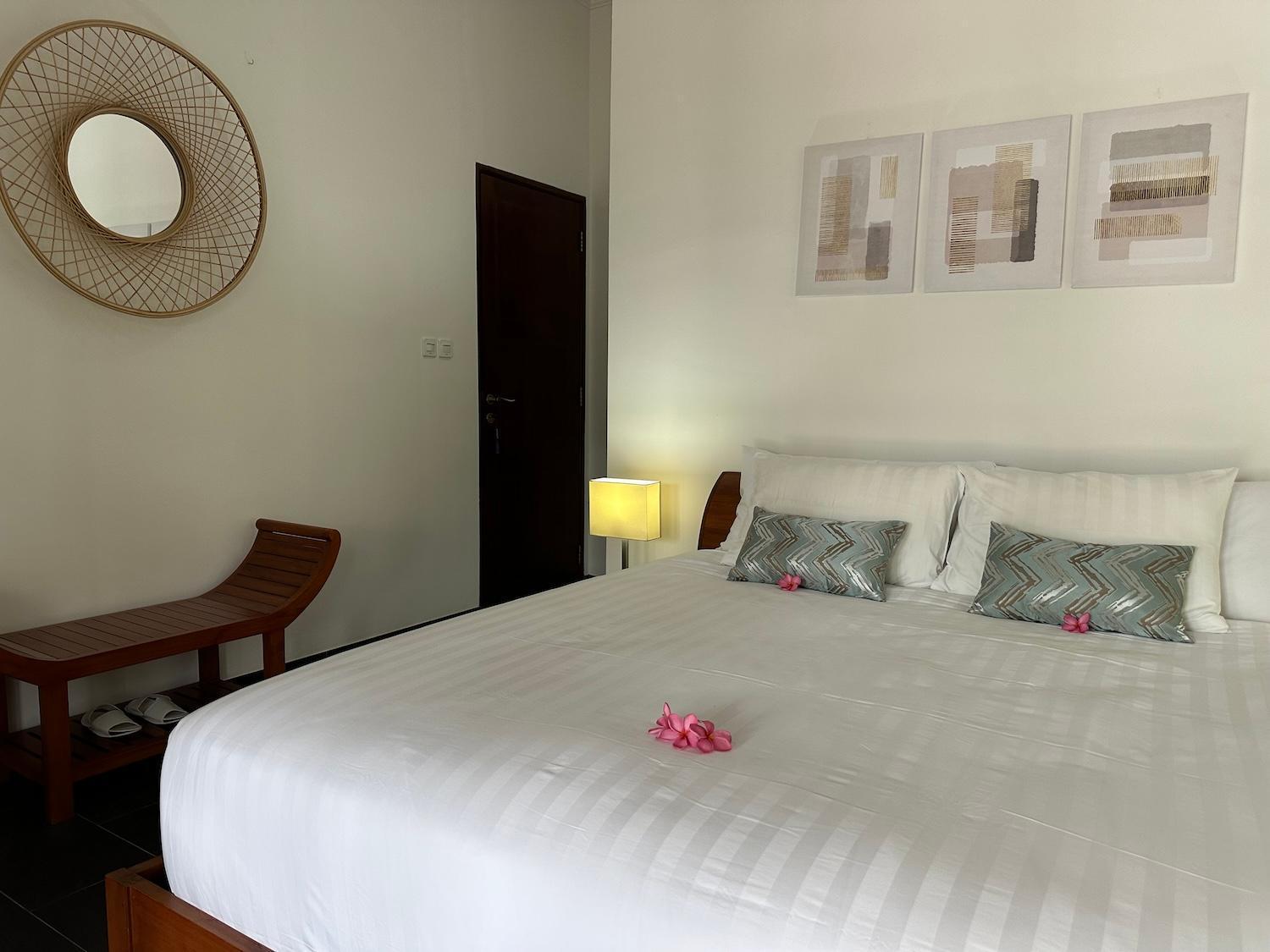 Bale Solah Lombok Holiday Resort Senggigi Exterior photo